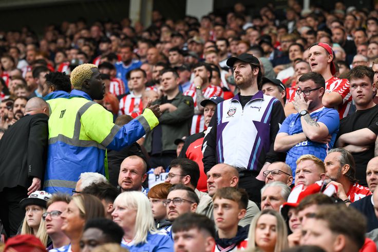 Letartóztatták a Sunderland szurkolóját, aki rasszista sértéseket mért a Leeds játékosaira