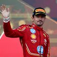 Charles Leclerc utolérheti Michael Schumachert Bakuban