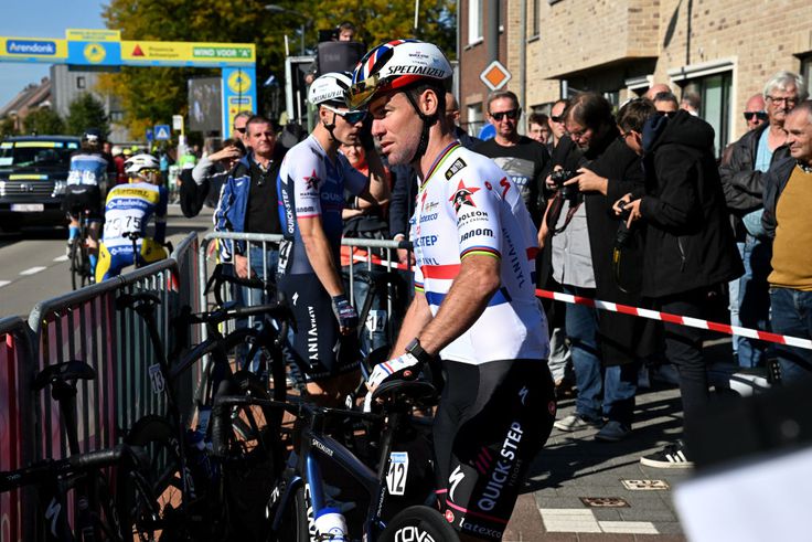 Cavendish meglepő helyen folytathatja