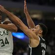 Boksz a címvédőnél; viszony miatt eltiltott vezetőedző – rajtol az NBA-szezon