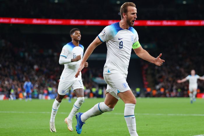 Harry Kane duplázott, Anglia kijutott