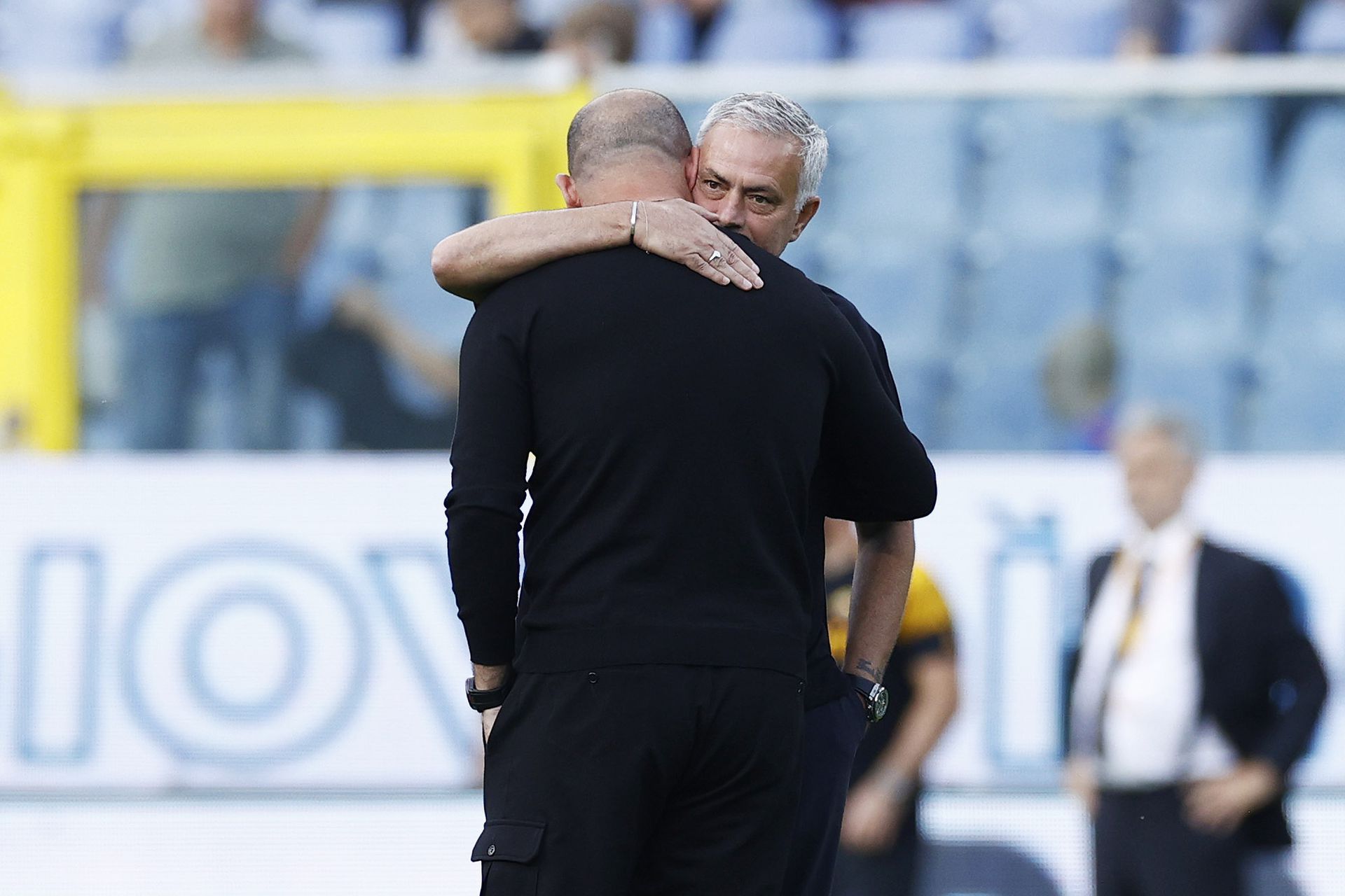 José Mourinhóval a mai napig remek kapcsolatot ápol a Ferencváros vezetőedzője, nem csoda, hogy az előző idényben, a Sampdoria–Roma bajnoki előtt is öleléssel köszöntötték egymást Fotó: Getty Images