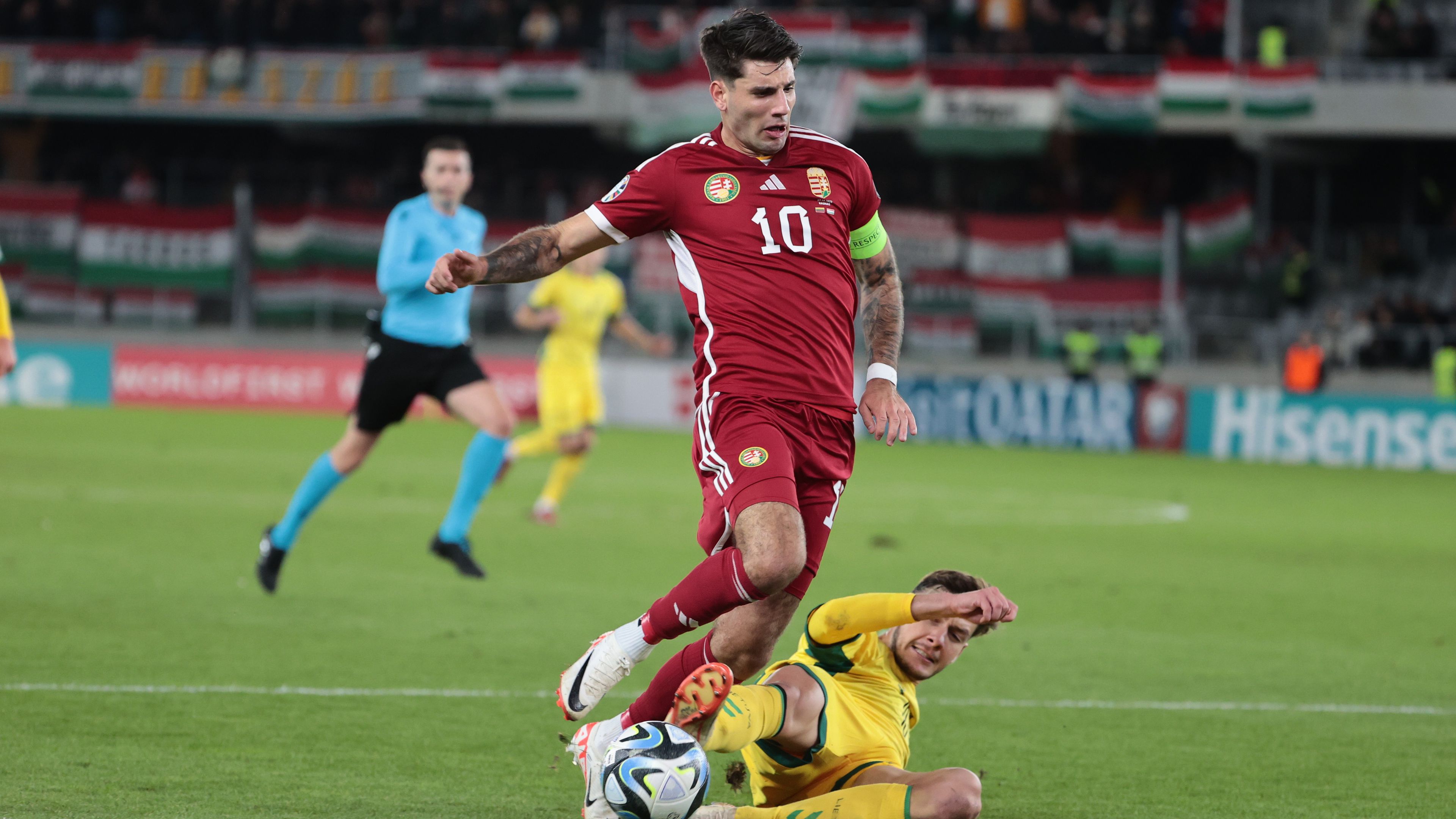 Szoboszlai Dominik tizenegyesből szerzett gólt Litvánia otthonában, a magyar válogatott pedig kétgólos hátrányból mentette döntetlenre a meccset Fotó: Czerkl Gábor