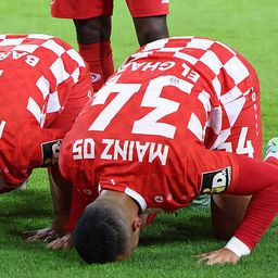 Azonnal kirúgta Izrael-ellenes posztot kirakó játékosát a Bundesliga-csapat