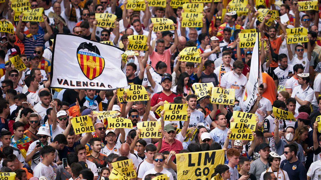 „Lim go home” – Valencia-szurkolók tiltakozása