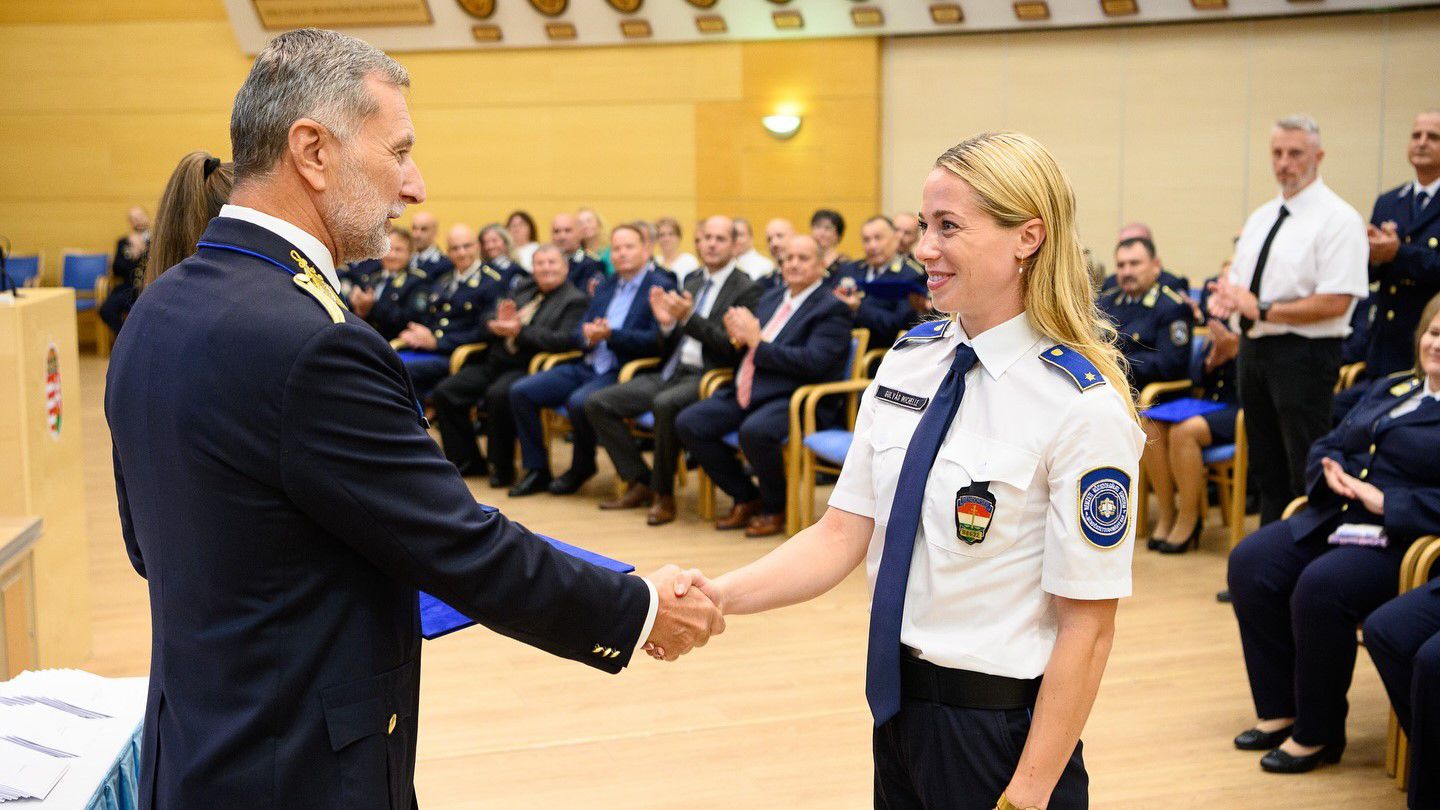 Érdemei elismeréseként főhadnaggyá léptették elő
Gulyás Michelle nyomozót /Fotó: police_hu/Instagram