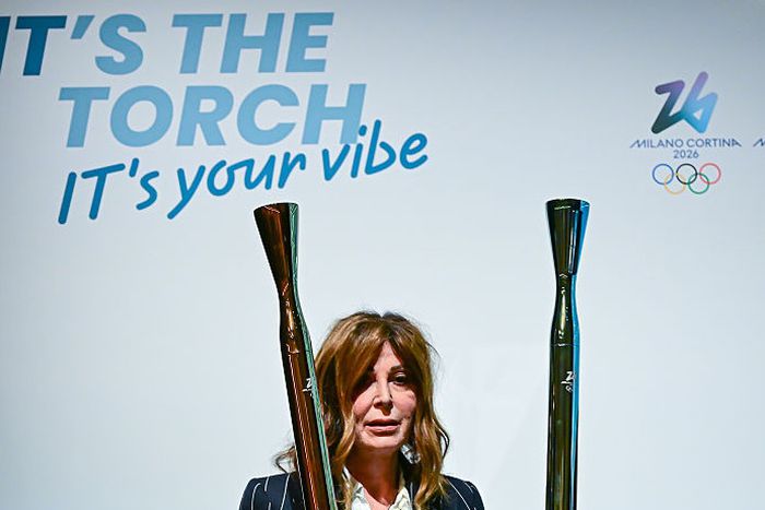 A szervezők hétfőn közölték, hogy az ötkarikás szimbólum érinteni fogja a többi között a római Colosseumot