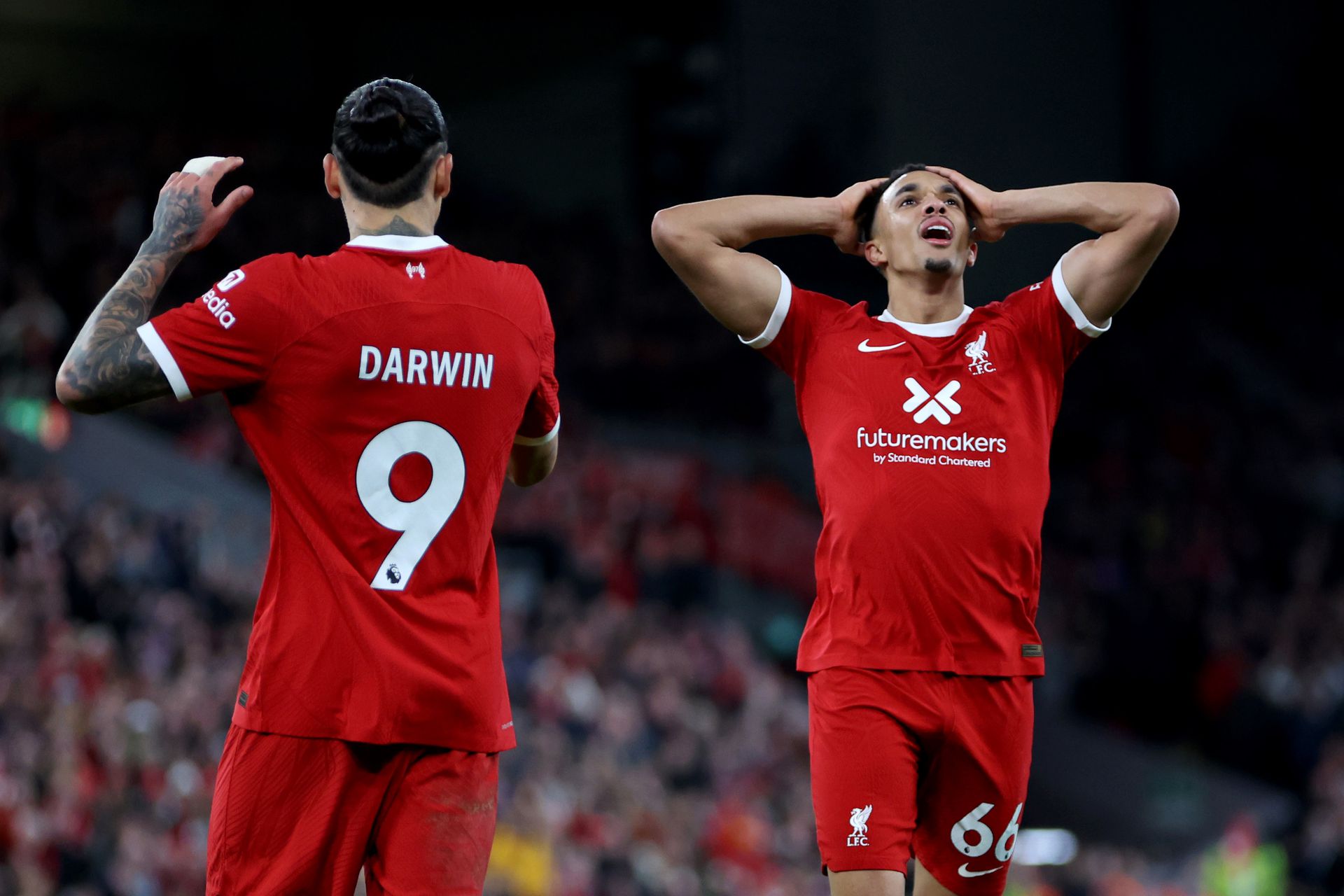 Núnez és Alexander-Arnold egyaránt gólt szerezhetett volna a Manchester United ellen, ám a Liverpoolnak be kellett érnie a döntetlennel Fotó: Getty Images