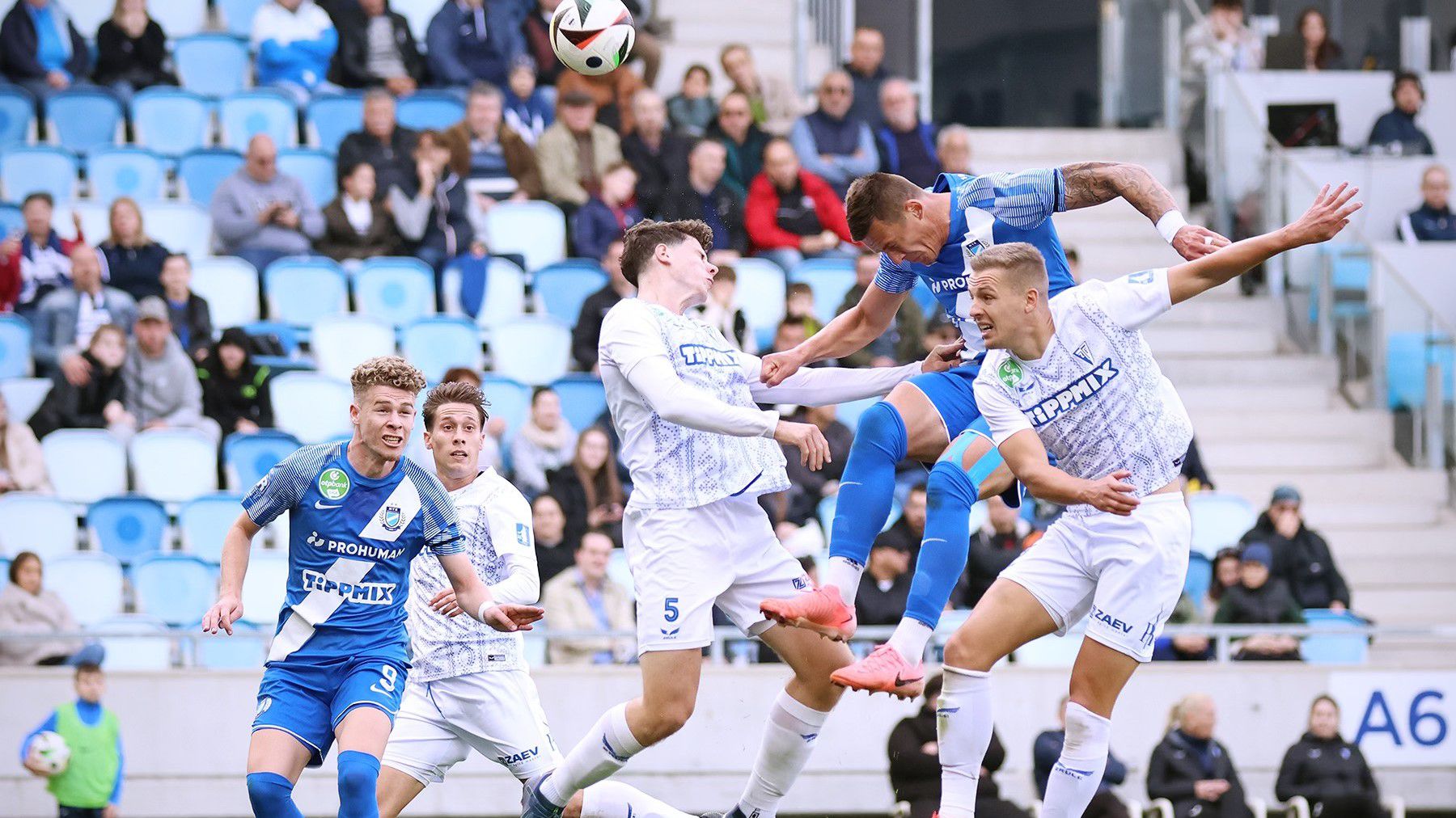 Novemberben a Hidegkuti Nándor Stadionban is vezetett a ZTE, de a 87. percben kapott gól miatt meg kellett elégednie a döntetlennel. (Fotó: mtkbudapest.hu)