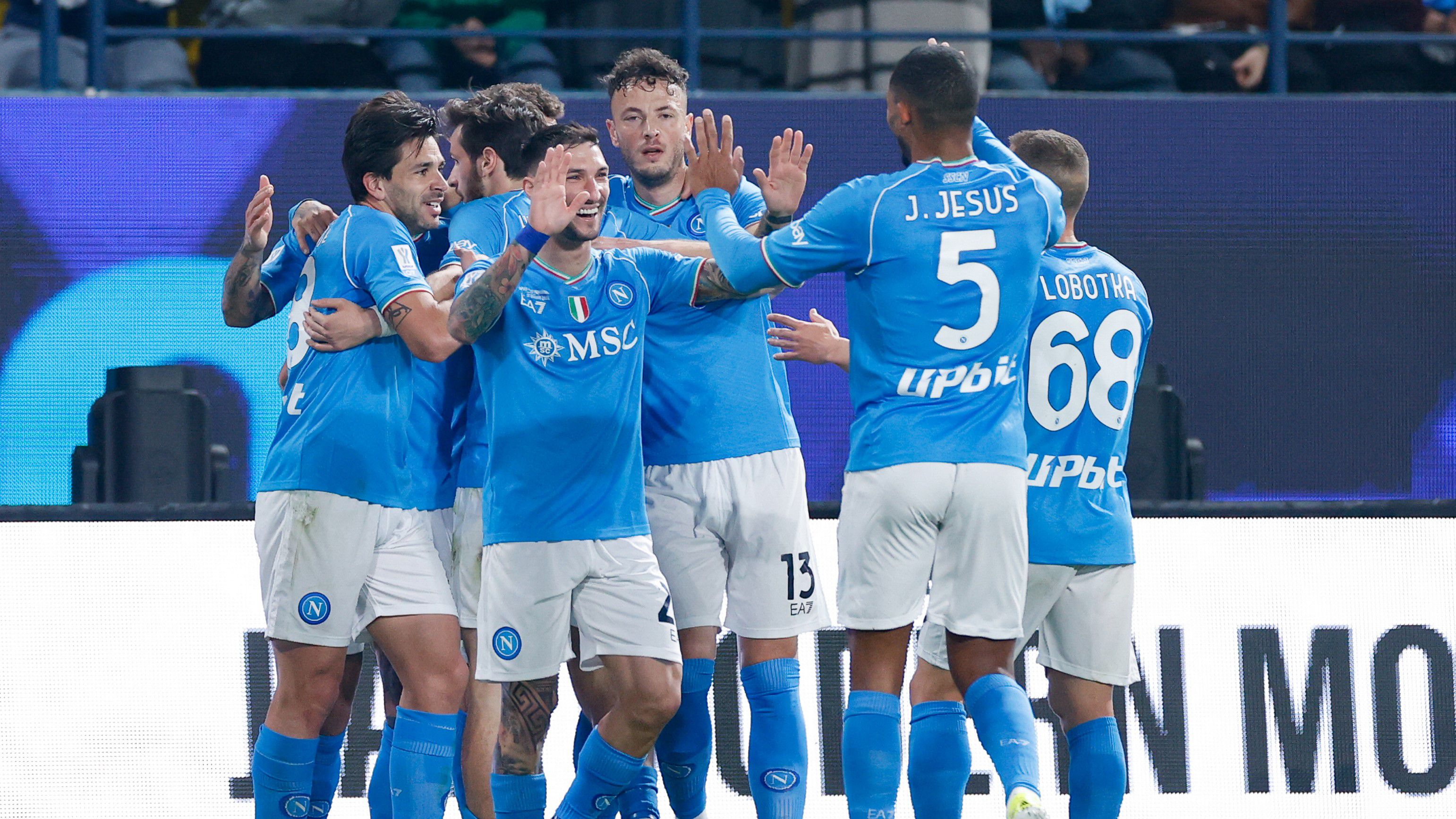 A Fiorentina kihagyta a büntetőjét, a Napoli simán döntős az Olasz Szuperkupában