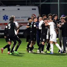 „A félidő hajrája nem a futballról szólt” – összeugrottak a játékosok a Vasas edzőmeccsén