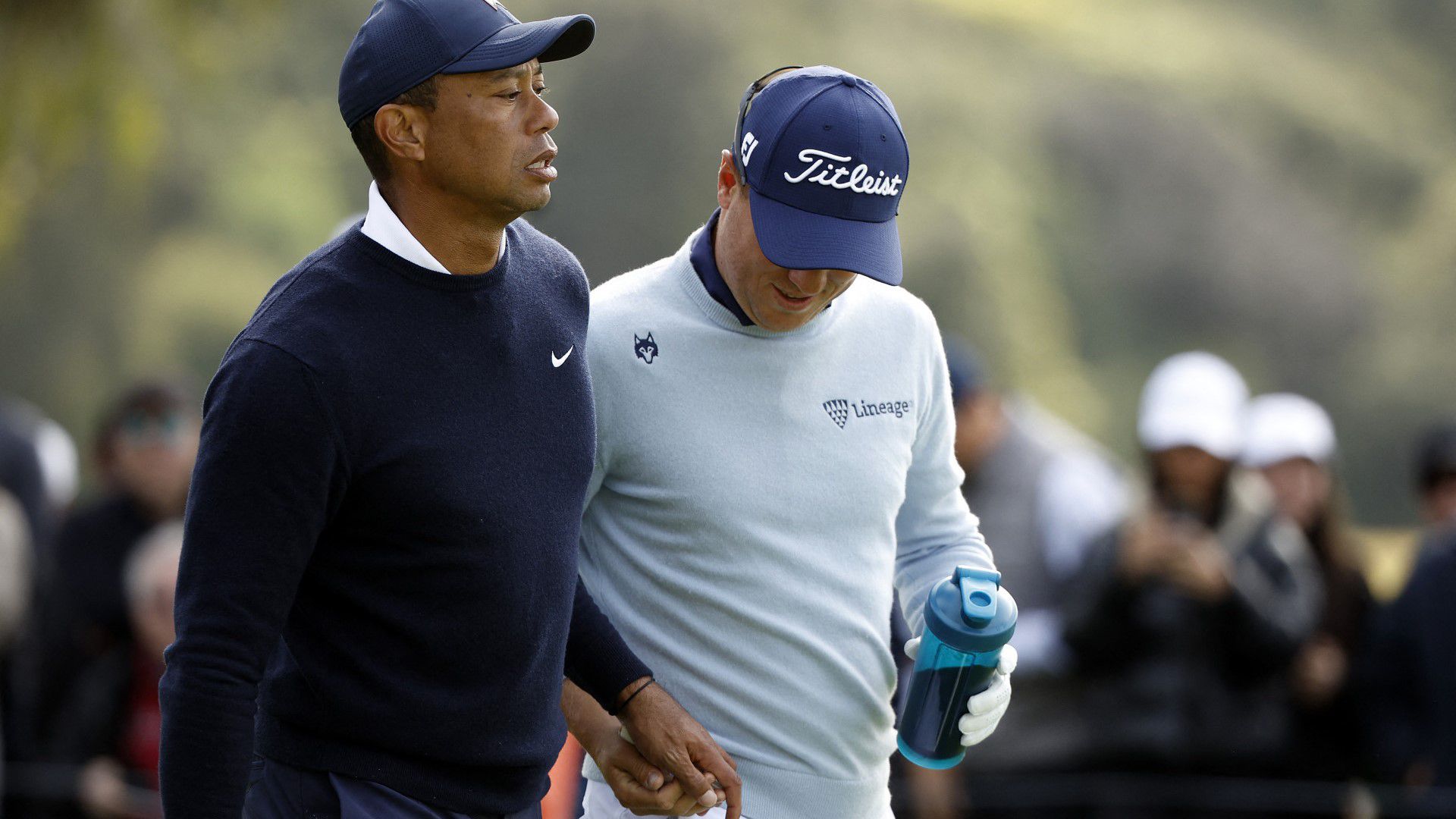 Tampont nyomott barátja kezébe, ismét botrányba keveredett Tiger Woods