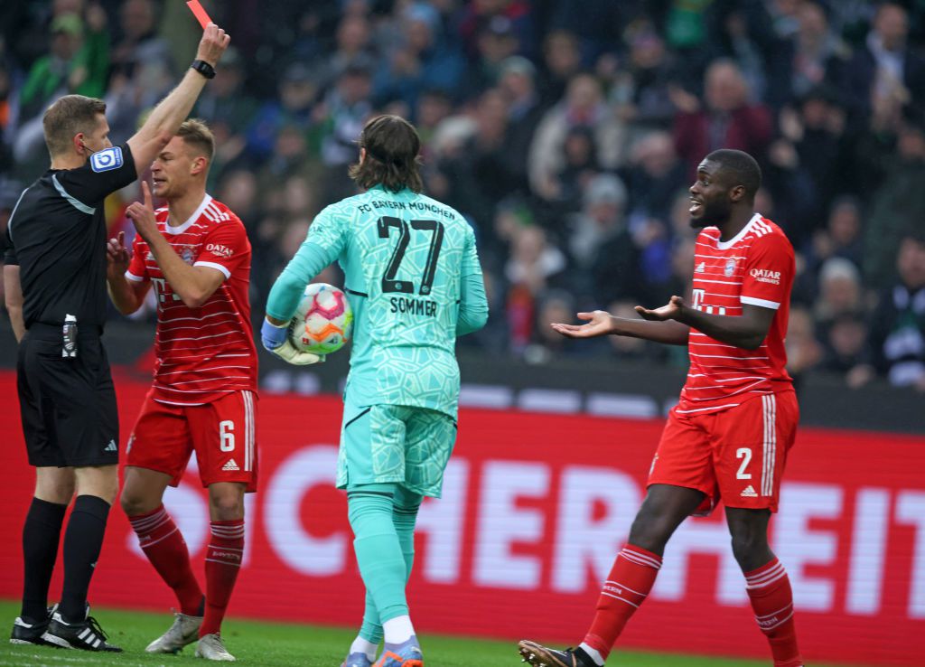 A nyolcadik perctől emberhátrányban játszott a Bayern a Mönchengladbach otthonában (Fotó: Getty Images)