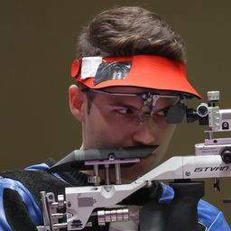 Péni István ezüstérmes légpuskában a granadai sportlövő vk-n