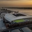 Felavatták az Everton új stadionját, az első gólt egy Liverpool-szurkoló szerezte – látni kell a gólörömét!