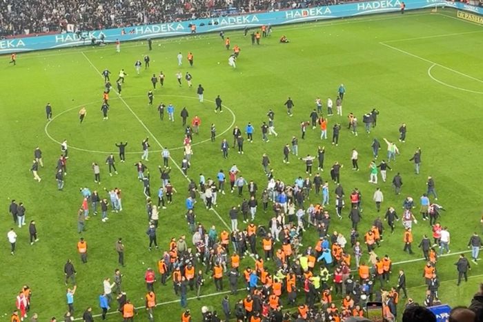 Elszabadultak az indulatok a Trabzonspor stadionjában