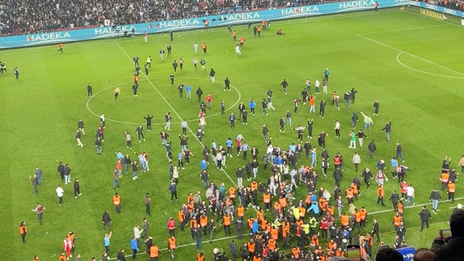 Elszabadultak az indulatok a Trabzonspor stadionjában