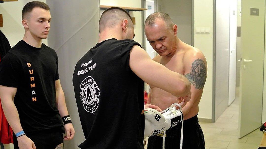 Videó: Így ütötte ki ellenfelét a kilenc év után visszatérő 47 esztendős magyar bokszoló