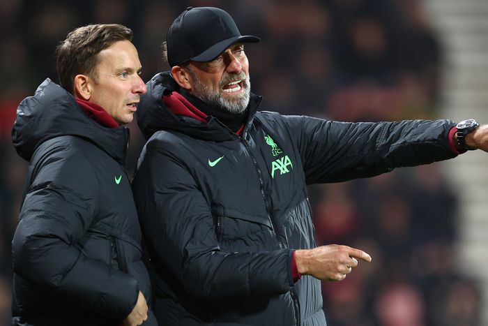 Jürgen Klopp talán már azt magyarázza Pep Lijndersnek, hogy mire kell majd figyelnie a Liverpool edzőjeként