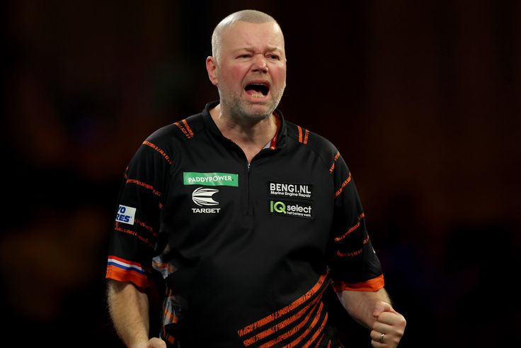 Három év után ismét tornát nyert a dartslegenda