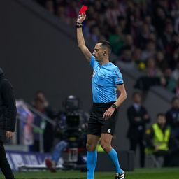 Xavi megint nem bírt magával, piros lap lett a jutalma