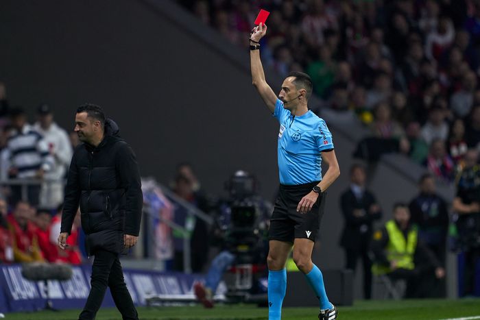 Xavi megint nem bírt magával, piros lap lett a jutalma
