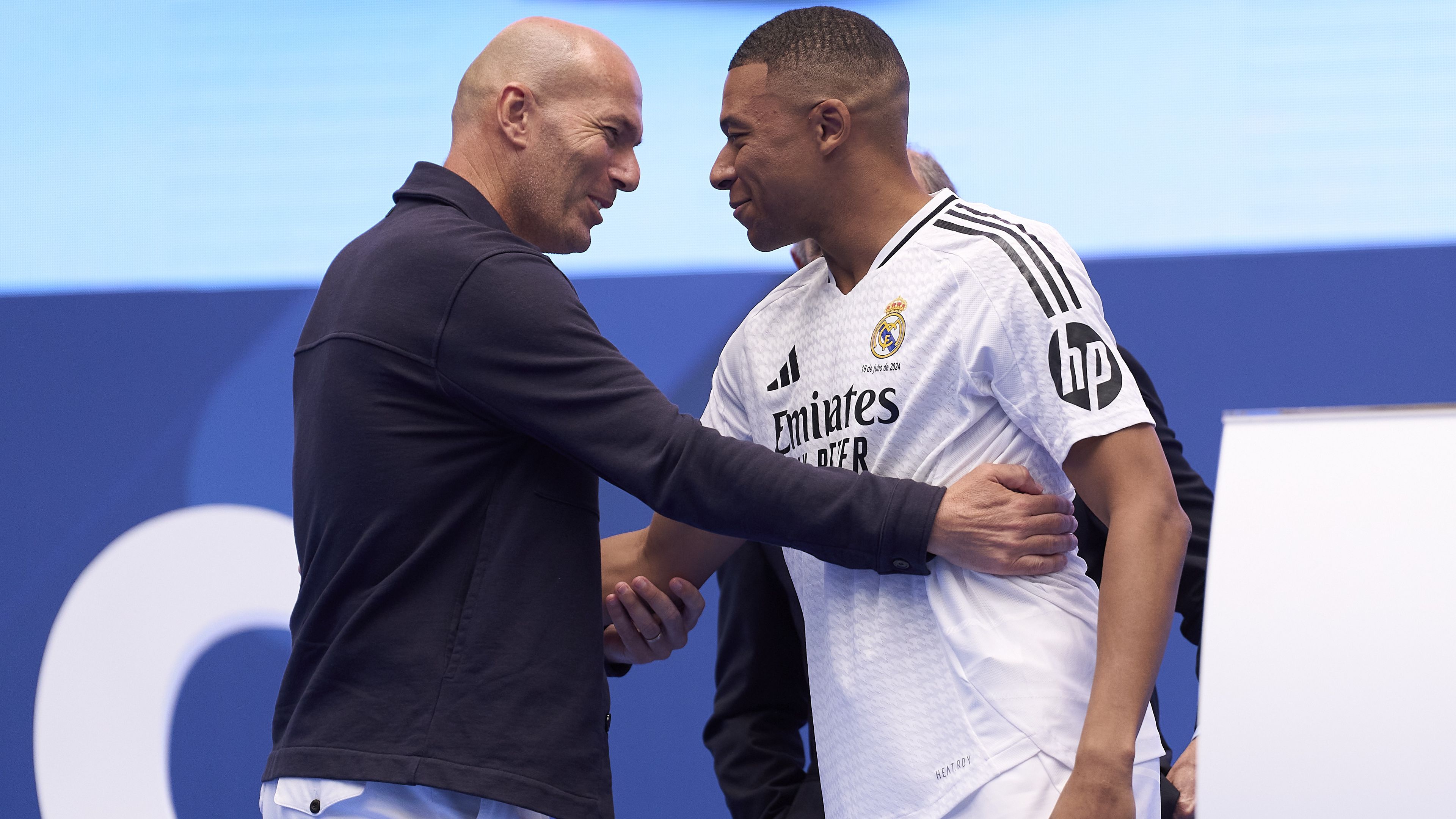 Kylian Mbappé szívesen látná a francia válogatott kispadján Zinédine Zidane-t