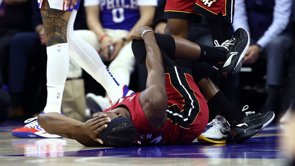 Ezt rossz nézni, fájdalmas arccal maradt a földön az NBA-sztár – videóval