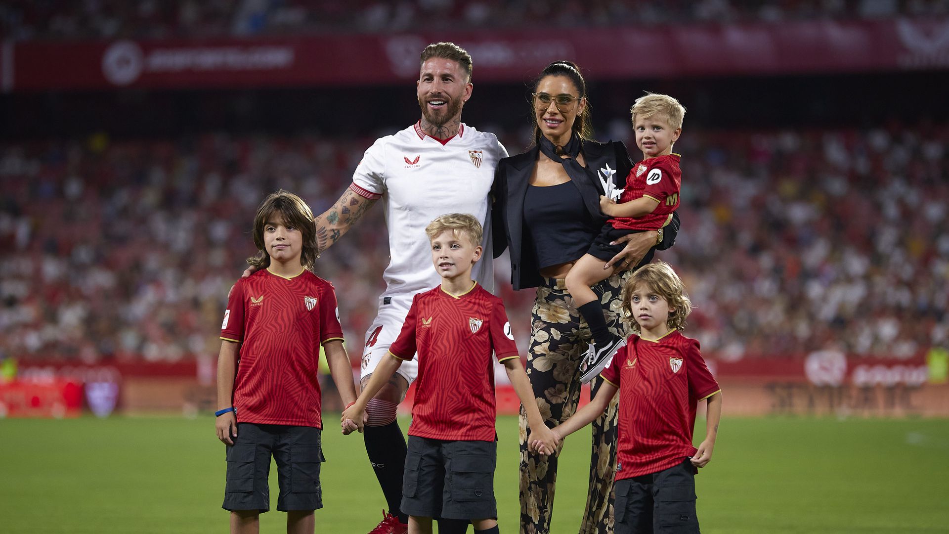 Sergio Ramos és Pilar Rubio a gyermekeikkel, Marco, Sergio Jr., Alejandro és Máximo Adriano. (Fotó: Getty Images)