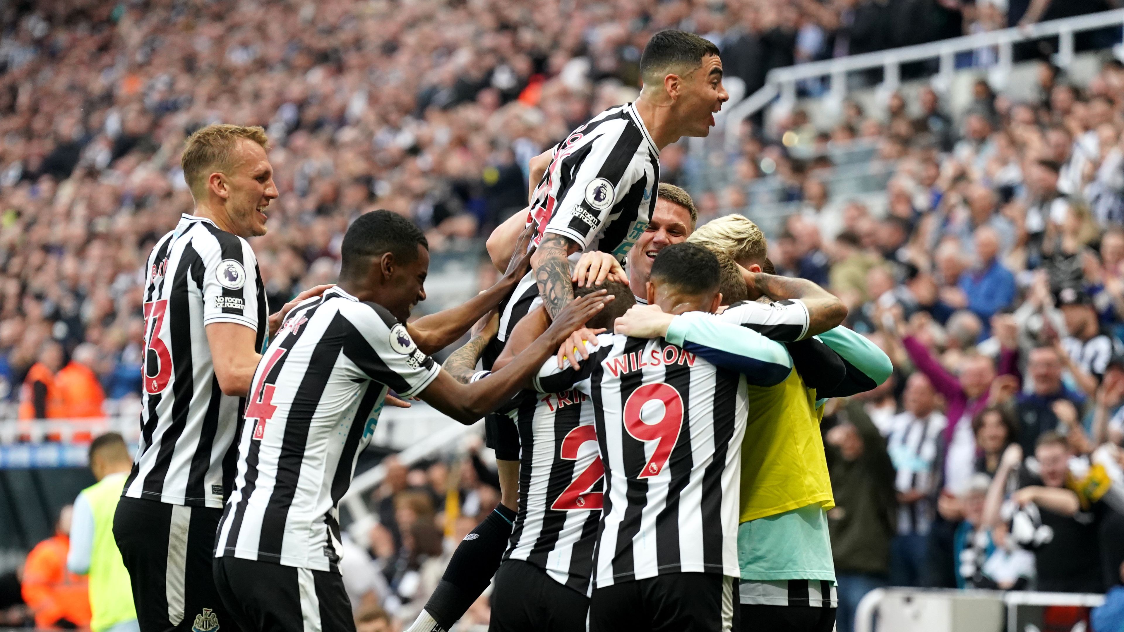 Tovább őrzi dobogós helyét a Newcastle United