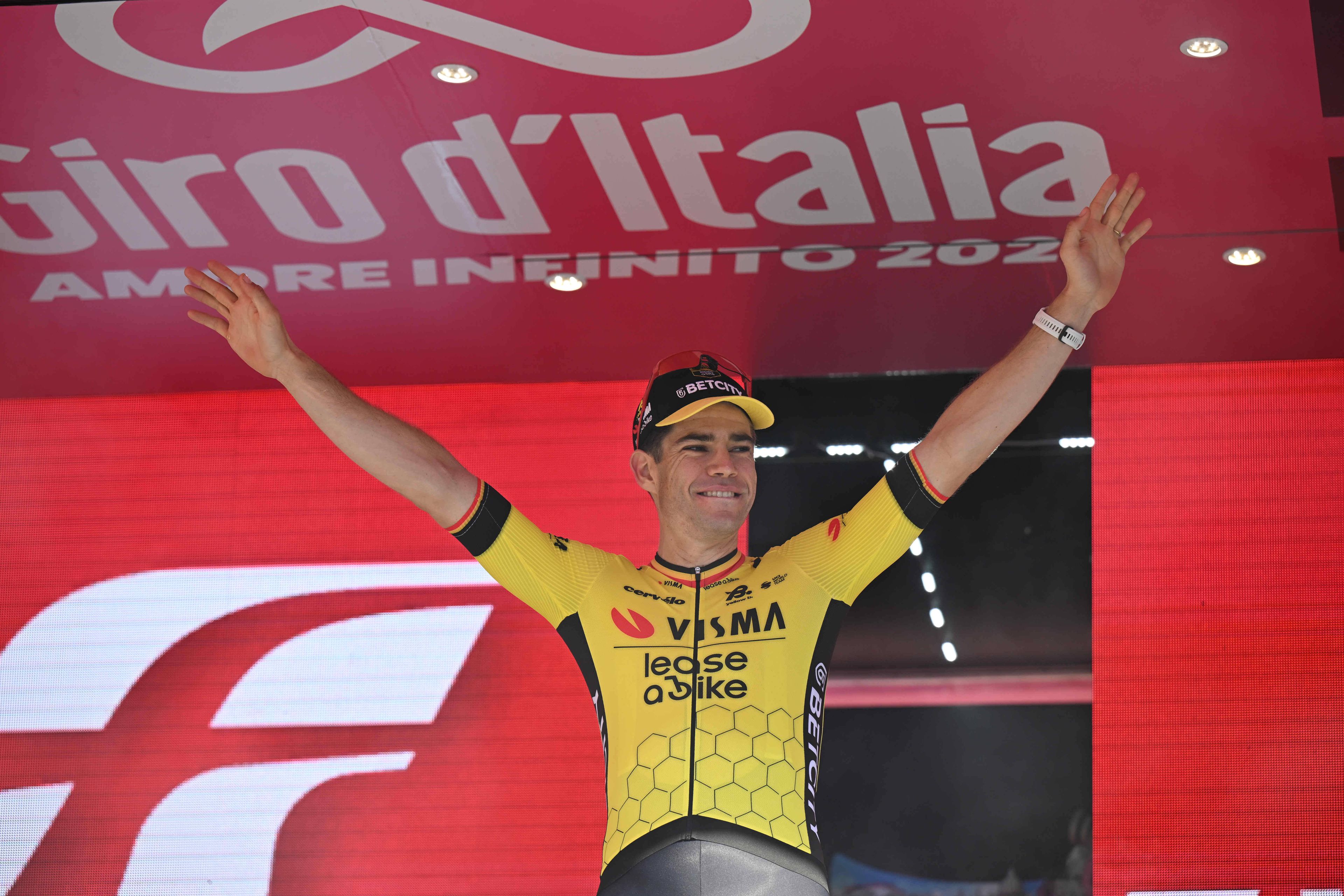 Van Aert nyerte a Strade Bianchét idéző szakaszt a Girón
