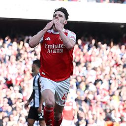 Nehezen ugyan, de megszerezte az Arsenal az angol bajnoki ezüstöt