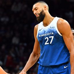 Utcára tette várandós feleségét és kisfiát az NBA-játékos