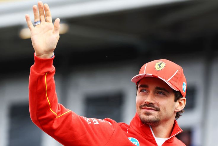 Charles Leclerc vihette az olimpiai lángot Monacóban
