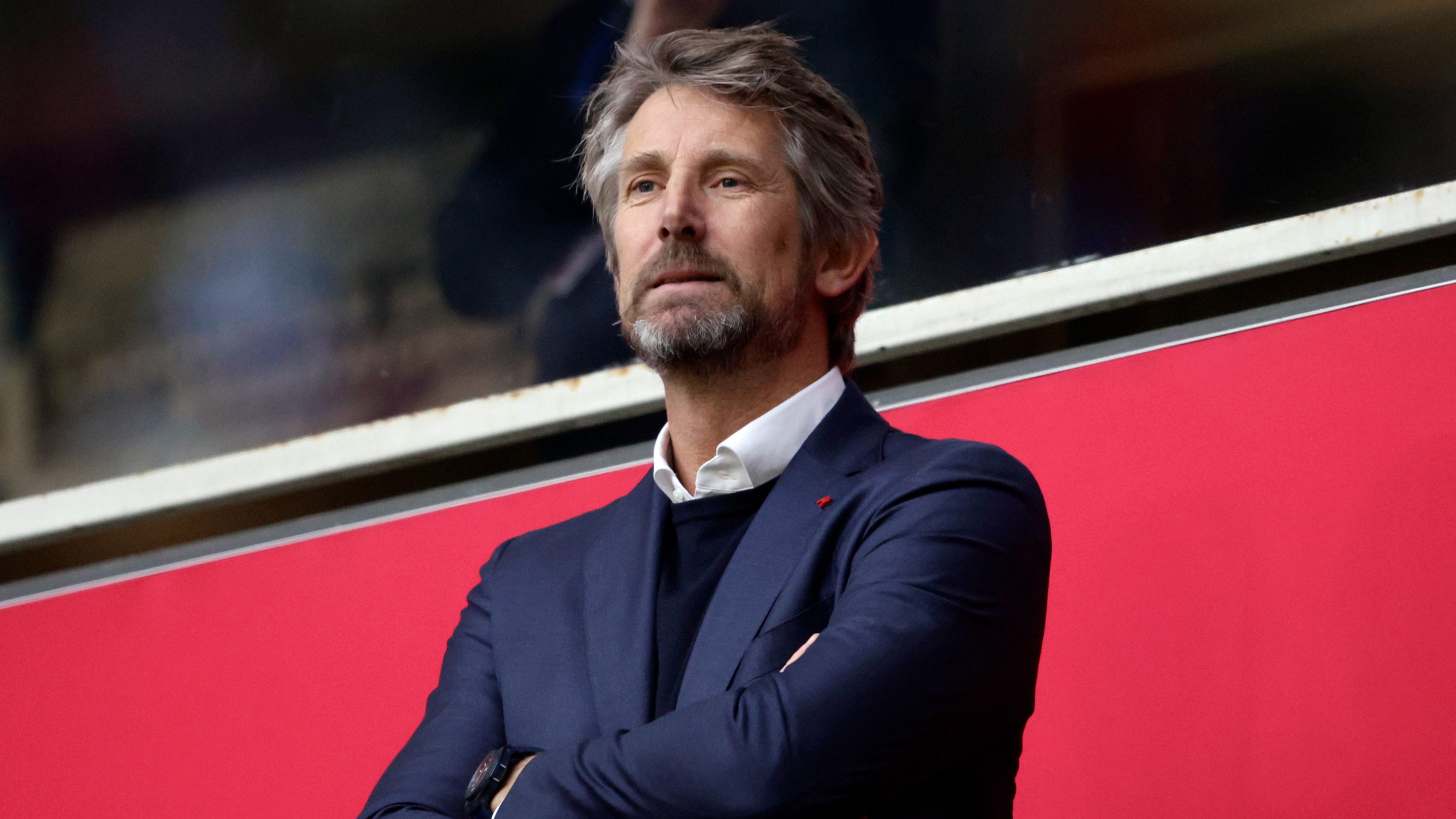 Edwin van der Sar lassan, de biztosan halad a felépülés útján