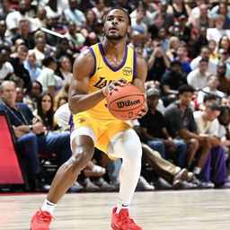 Videón, ahogyan LeBron James fia 16 rossz kísérlet után megszerzi az első tripláját