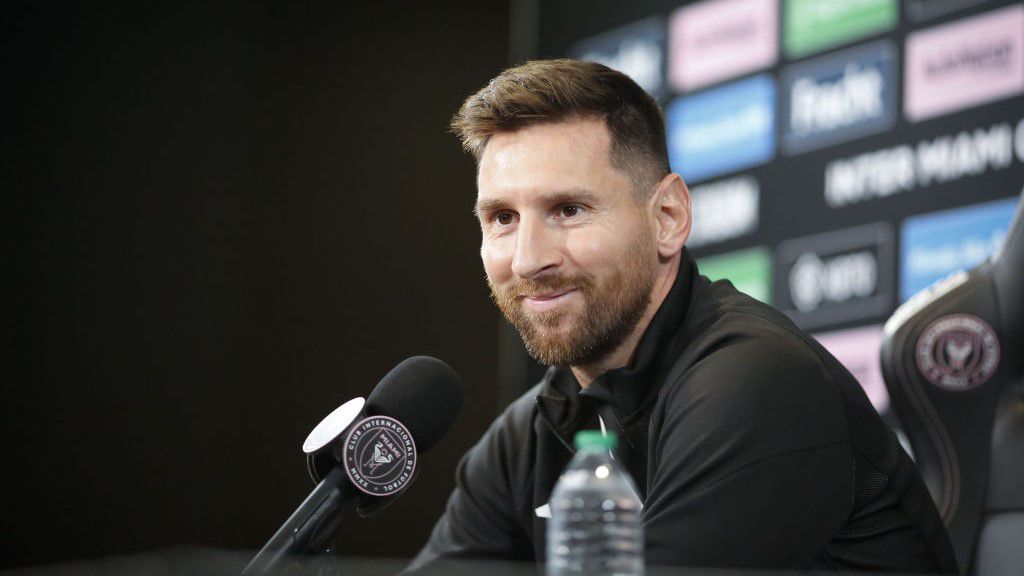 Messi természetesen nem azt jelentette be az Inter Miami sajtótájékoztatóján, hogy Kozármislenybe igazol