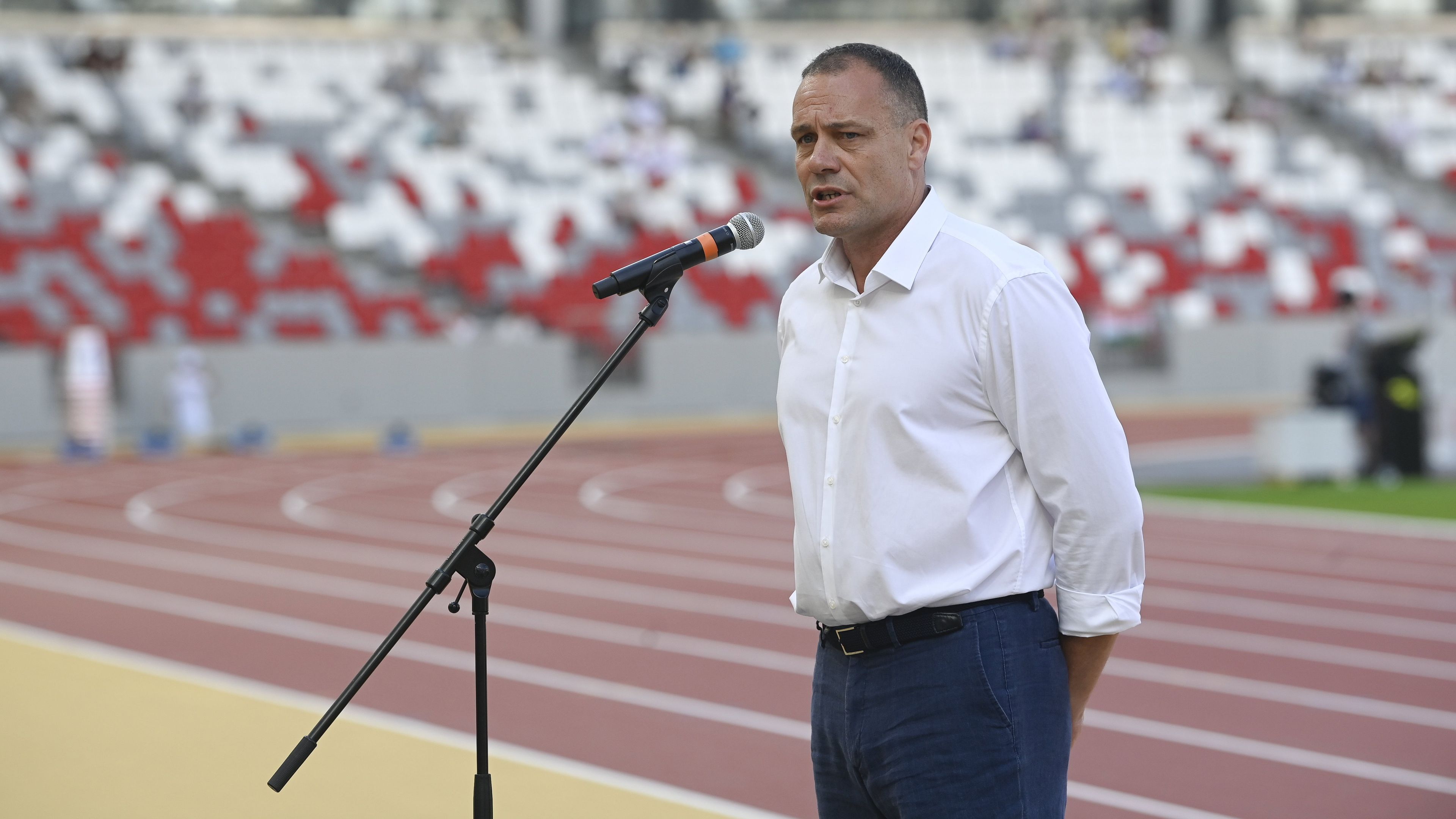 Gyulai Miklós a világbajnokság főpróbáján, az országos bajnokságon. Az elnök tudja, a vb és a stadion nemcsak nagy esély, de nagy felelősség is a magyar atlétikának (Fotó: MTI/MTVA)