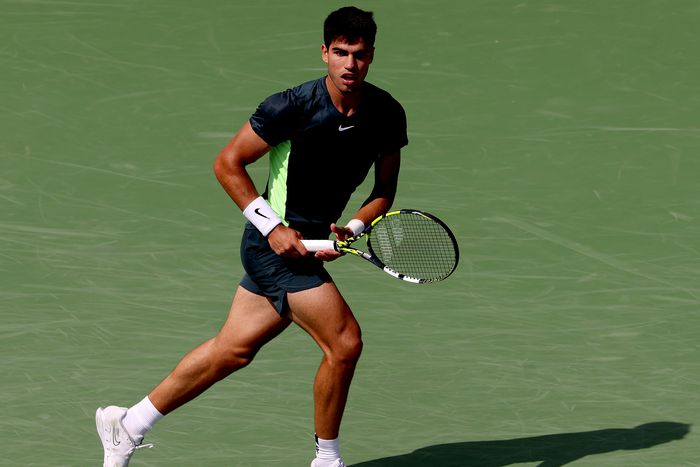 Carlos Alcaraz maratoni csatában jutott tovább