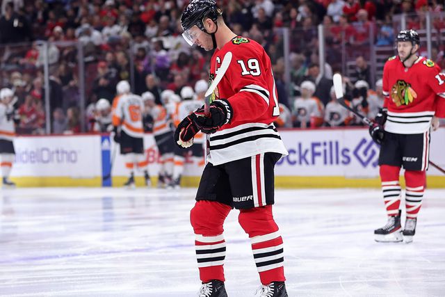 Jonathan Toews nem vonul vissza, de kihagyja a következő NHL-szezont