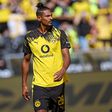 A Dortmund elbúcsúzott a rákot legyőző csatárától és leigazolná a Man. City középpályását