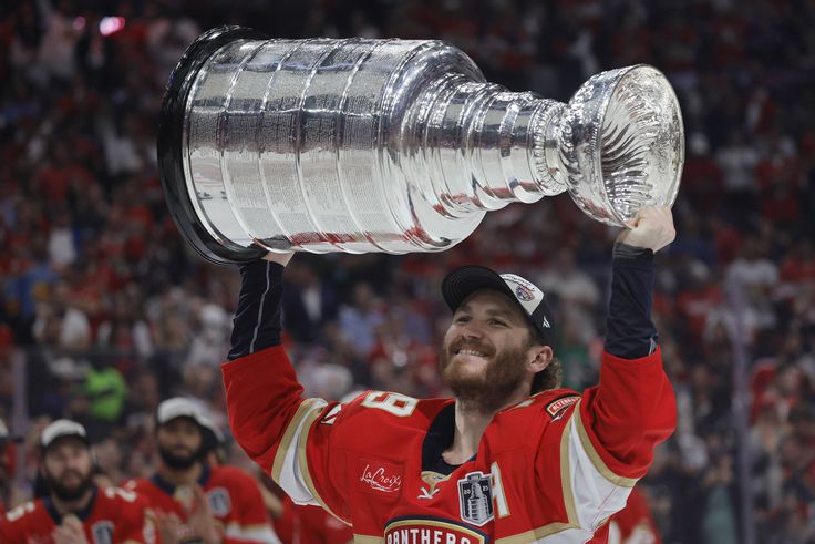 A címvédő Florida Panthers amerikai sztárja decemberig nem játszhat az NHL-ben