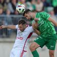 Bárány Donát és Kinyik Ákos csatáját ezúttal a hazaiak védője nyerte (Fotó: Paksi FC)