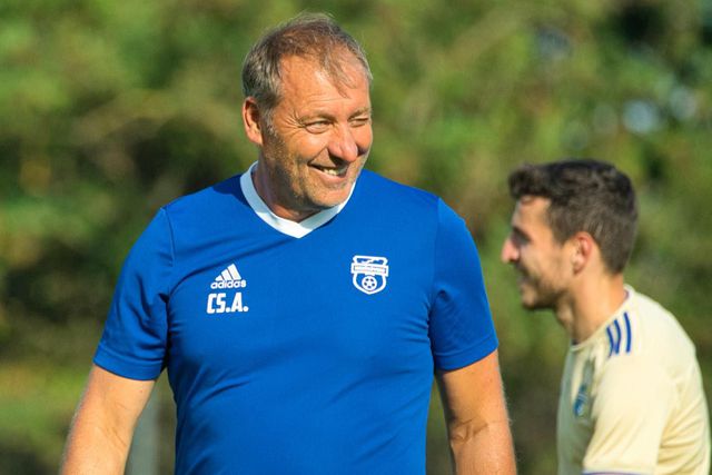 Csertői Aurél mosolyoghat: a tabella élére ugrott a csapata (Fotó: facebook.com/mezokovesdzsory)