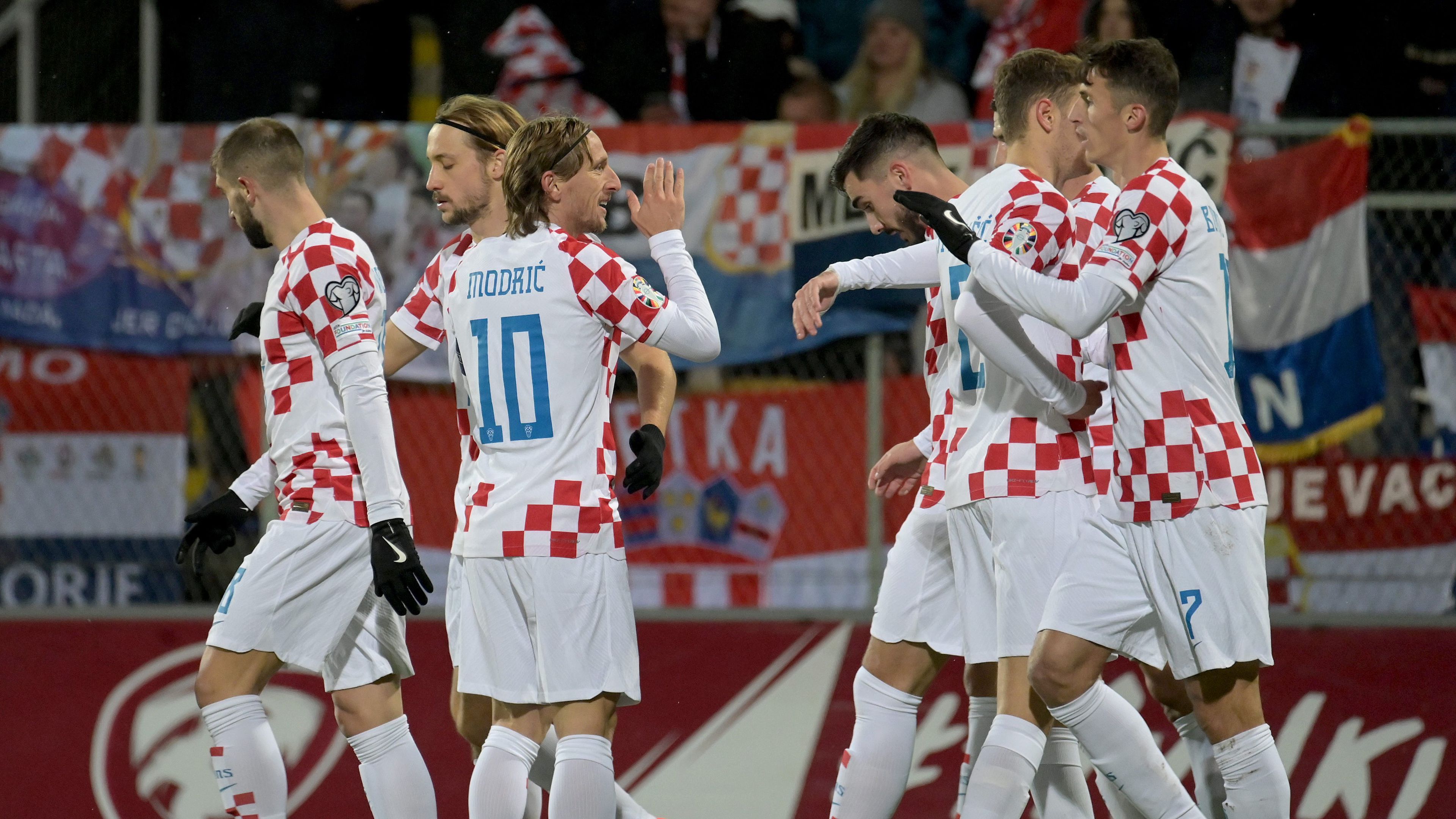 Horvátország egy lépéssel közelebb az Eb-hez; Fehéroroszország Újpesten nyert
