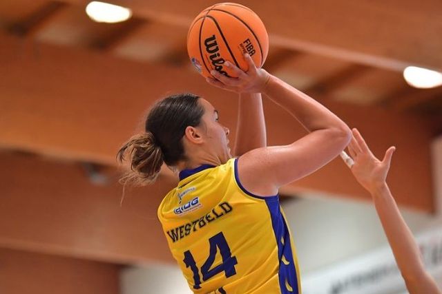 Kathryn Westbeld a Szekszárdnál folytatja