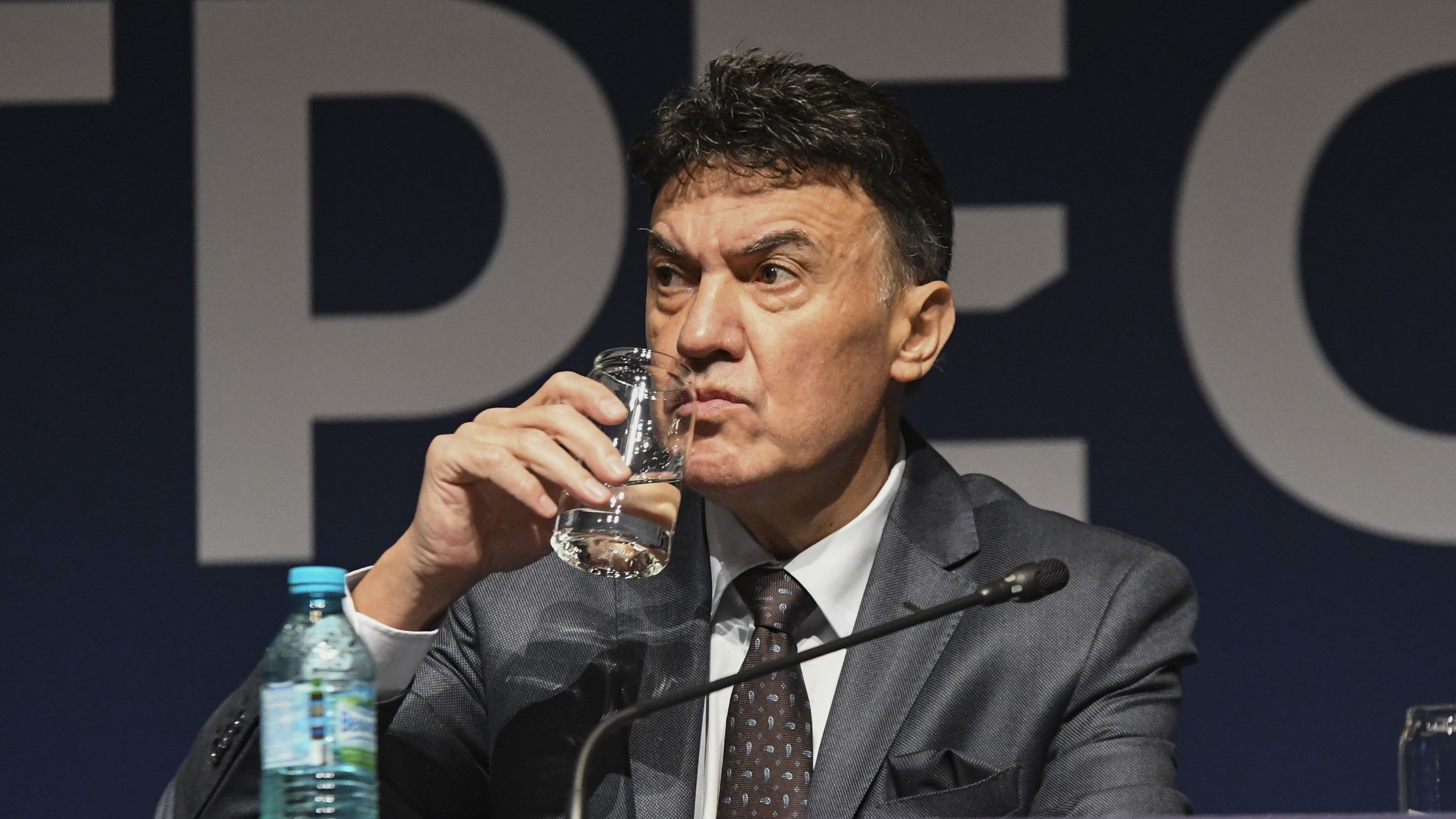 Boriszlav Mihajlov ígéri, jövő héten tiszta vizet önt a pohárba