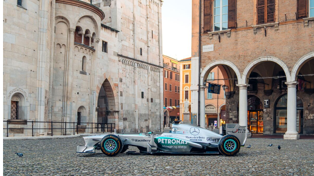 F1-hírek: elképesztő! Egy vagyonért kelt el Lewis Hamilton 2013-as Mercedese – videóval