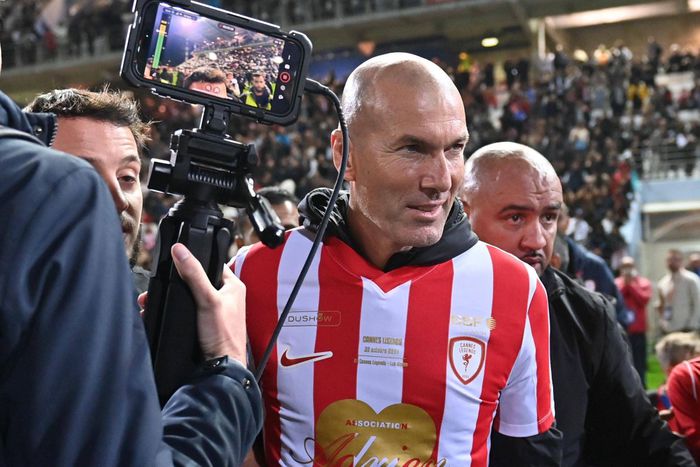 Nemrégiben egy Cannes-i jótékonysági meccsen tette tiszteletét