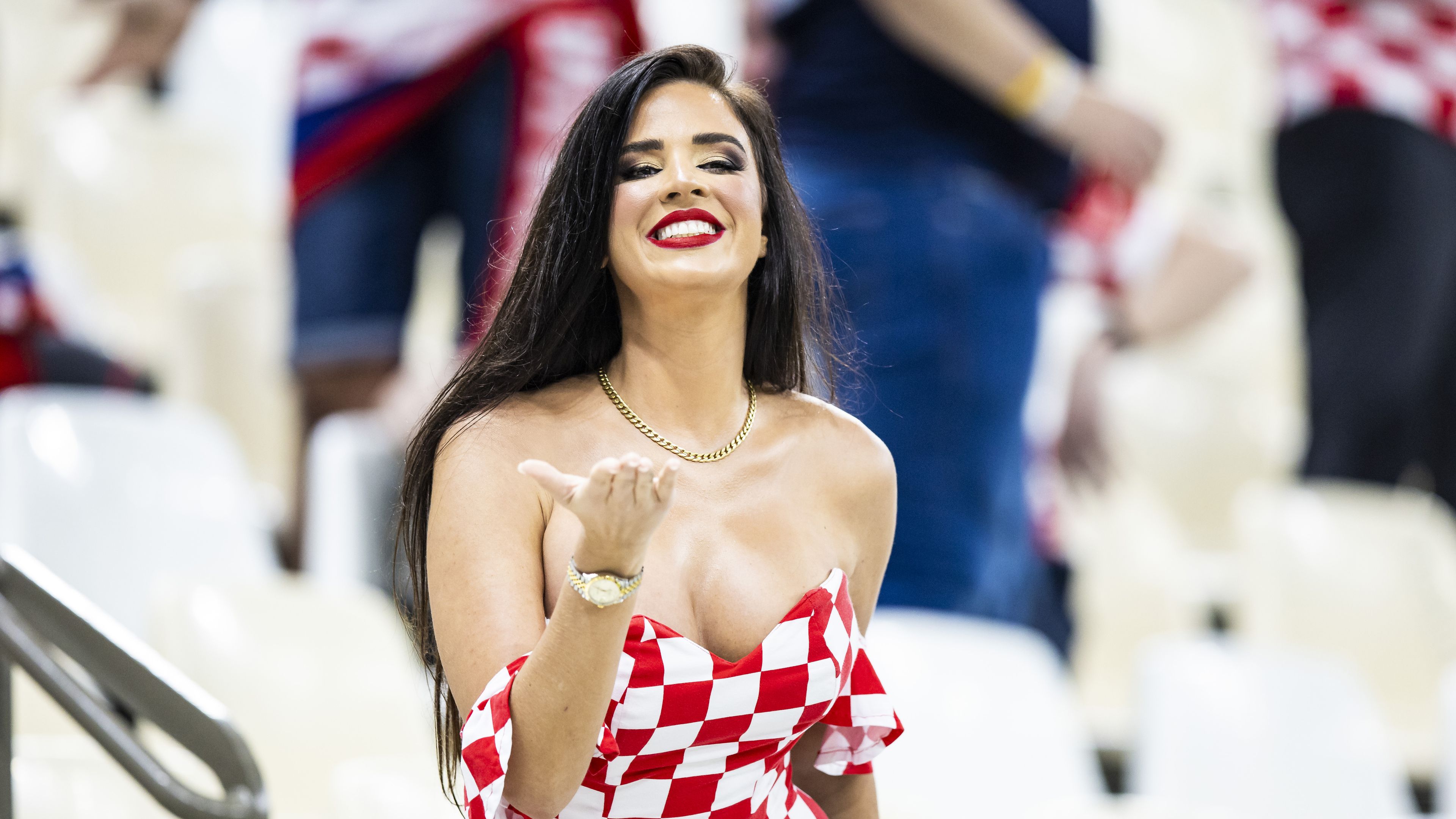 KÉP: a horvát kebelcsoda a döntőt sem hagyta ki, de most mást domborít